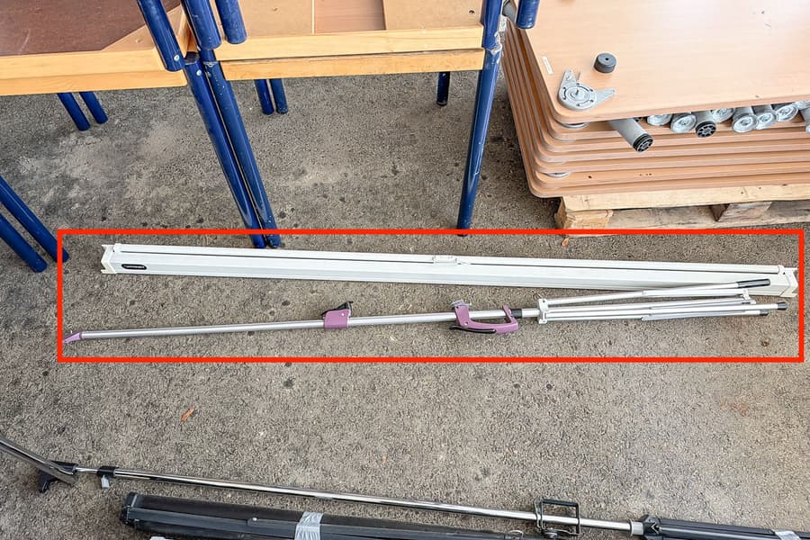 Leinwand Celexon und Stativ
